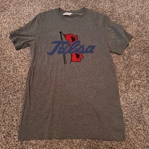 Tulsa University Golden Hurricane Logo Short Sleeve T-Shirt Size Medium Gray